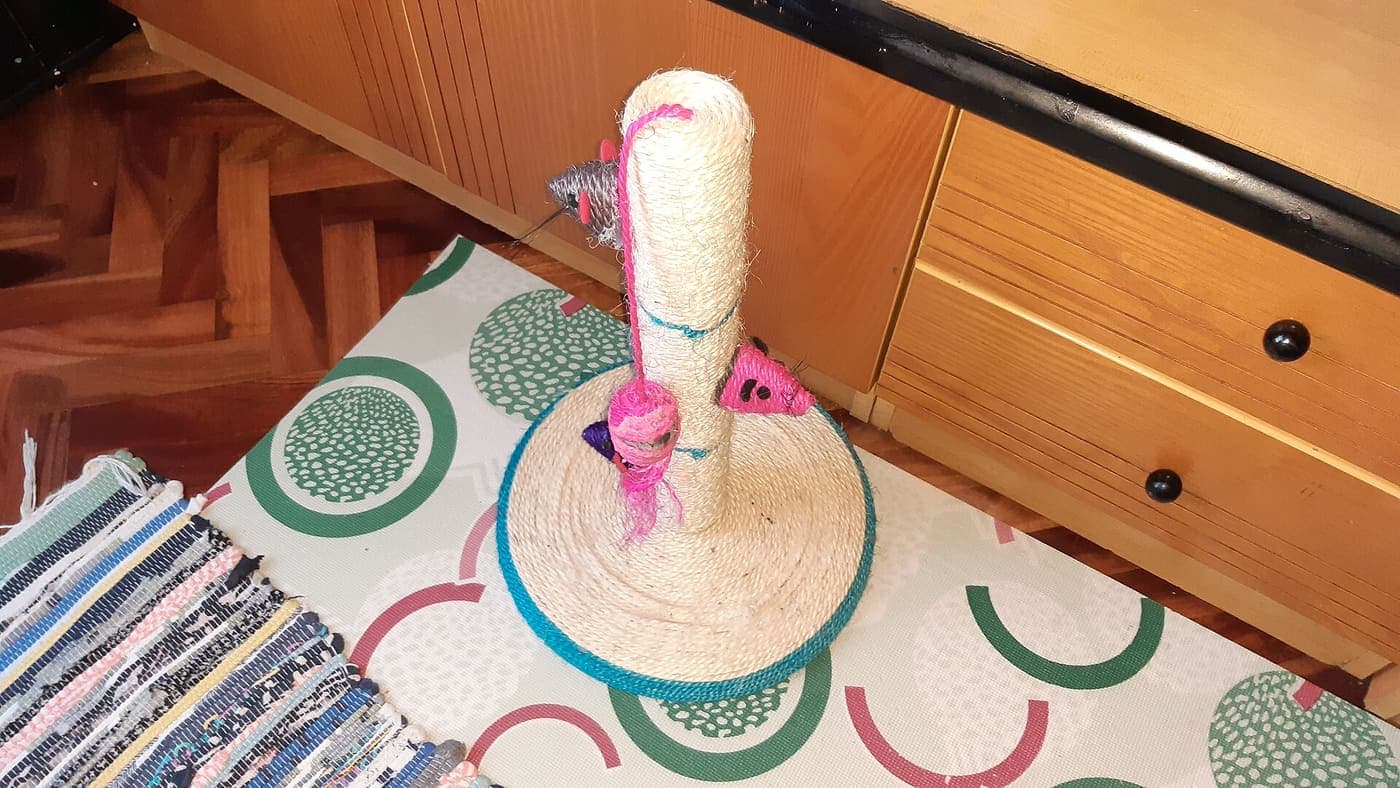A tall cat scratching post